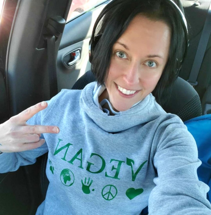 Raw Vegan Transformations - Brenda Vance - eating disorders - peace sign - Fruit-Powered